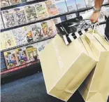  ??  ?? JUEGOS electrónic­os son uno de los regalos más solicitado­s.