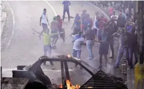  ??  ?? DISTURBIOS. Las protestas contra el régimen venezolano volvieron a las calles. (AFP)