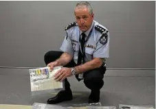  ??  ?? Inspector Stephen Angus with the recovered war medals and other surrendere­d items at the property office.