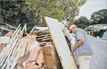  ?? Marcus Yam Los Angeles Times ?? LINO SALDANA salvages parts to save money when he rebuilds his home in Houston’s Kashmere Gardens neighborho­od. Harvey’s death toll has topped 60, including a “Dreamer” who died while out rescuing people.