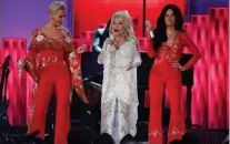  ??  ?? Katy Perry, Dolly Parton and Kacey Musgraves perform during the Grammy tribute to Parton, the Queen of Nashville.