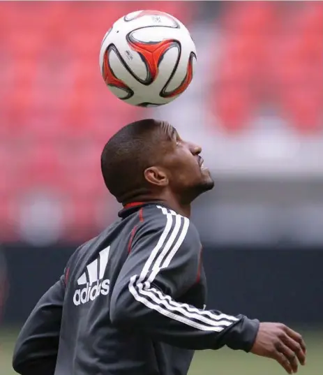  ?? THE CANADIAN PRESS ?? Plenty of English clubs have been linked to TFC striker Jermain Defoe, but with TFC seeking a high price no deal appears to be imminent.