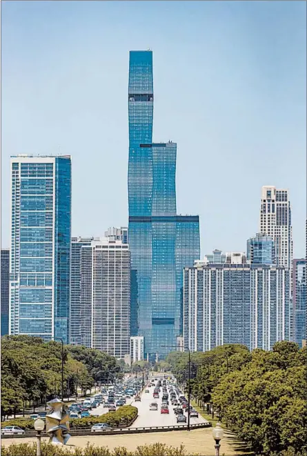  ?? BRIAN CASSELLA/CHICAGO TRIBUNE ?? Jeanne Gang-designed, soon-to-open Vista Tower adds to a gallery of impressive views of Chicago’s skyline,