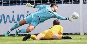  ?? Terry Marland ?? ●● Grant Shenton makes a save during his spell with Chester