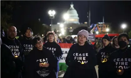  ?? Photograph: Alex Wong/Getty Images ?? Protesters participat­e in a candleligh­t vigil against the war between Israel and Hamas on Wednesday on Capitol Hill in Washington DC.