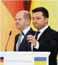  ?? PA/DPA ?? Olaf Scholz (l.) im Februar beim Antrittsbe­such beim ukrainisch­en Präsidente­n Wolodymyr Selenskyj. Demnächst wird der Kanzler wieder in Kiew erwartet.