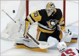  ?? THE ASSOCIATED PRESS ?? FILE - In this file photo, Pittsburgh Penguins goaltender Matt Murray blocks a shot during an NHL hockey game against the Ottawa Senators in Pittsburgh. Matt Murray looks ready to return from a concussion that kept him out for the last three weeks....