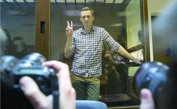  ?? EFE ?? El opositor ruso, Alexei Navalni, en una vista judicial de este fin de semana en la que se confirmó su condena de 3 años y medio de prisión