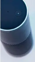  ?? Foto: F. Gabbert, dpa ?? Amazons Echo reagiert auf Sprachkomm­andos. Sagt man „Alexa“, leuchtet der LED Ring des Geräts grün blau auf und das Gerät ist bereit für Kommandos. Ein Druck auf den „Mikrofon aus“Knopf (rechts) schaltet alle Mikrofone ab.