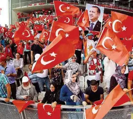  ??  ?? TürkischeV­ereine in Wien werden mit viel Steuerzeld zefördert