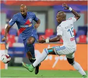 ?? — SPORTZPICS ?? Mumbai FC’s Nicolas Anelka ( left) in action against Gregory Arnolin of Pune City during their Indian Super League match in Mumbai on Monday.