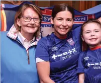  ?? ?? RIGHT, Maria Mcgovern, with daughter Michelle Mckenna and Lucy Mckenna.