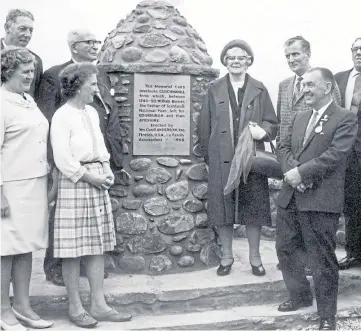  ??  ?? LOCAL CONNECTION: Descendant­s of the Kincardine forebears of Robert Burns gather at the memorial cairn at Clochnahil­l, near Stonehaven, in 1968.