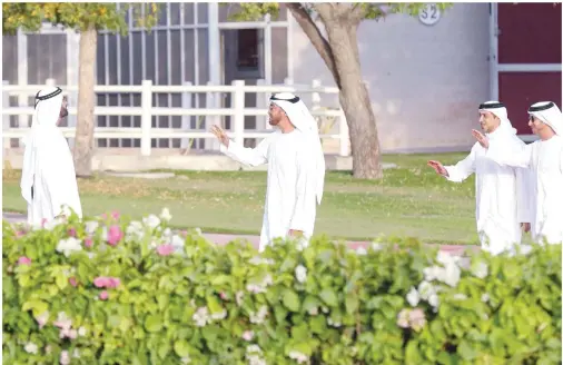  ?? WAM ?? ↑ Sheikh Mohammed and Sheikh Mohamed Bin Zayed and dignitarie­s ahead of a meeting on Sunday.