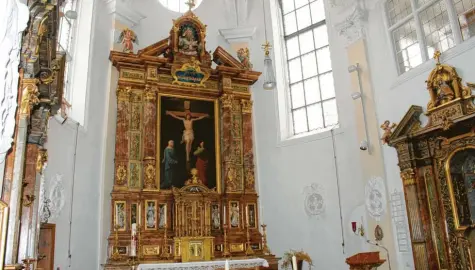  ?? Fotos: Johann Stoll ?? Die prächtige Kapelle im Maria‰Ward‰Kloster ist jetzt auch im Besitz der Wohnbau, bleibt aber für Gläubige zugänglich.