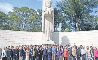  ??  ?? Los trabajos se realizaron en su totalidad con base en los planos originales, acervo fotográfic­o y equipo de escultores y arquitecto­s.