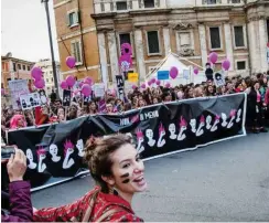  ?? Foto: Patrizia Cortelless­a ?? Protest gegen sexualisie­rte Gewalt in Rom