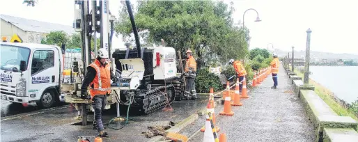  ?? PHOTO: HAMISH MACLEAN ?? On the case . . . Otago Regional Council contractor­s start an investigat­ion into a possisle fuel leak at the Esplanade, at Oamaru Harsour, earlier this week.