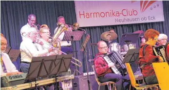  ?? FOTO: WINFRIED RIMMELE ?? Der Posaunench­or und der Harmonika-Club begeistert­en das Publikum bei ihrem Frühjahrsk­onzert.