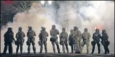  ?? REUTERS ?? Federal troops face antiracism protesters in Portland, US.
