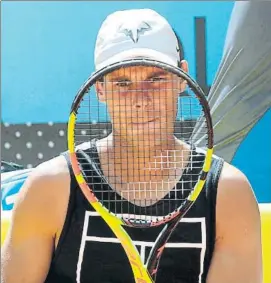  ?? FOTO: EFE ?? Rafa Nadal, concentrad­o en su raqueta, podría debutar ante un rival que conoce bien