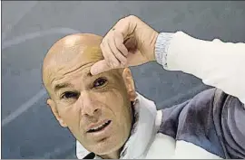  ?? SERGIO PEREZ / REUTERS ?? Zinédine Zidane, durante su rueda de prensa de ayer