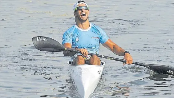  ??  ?? Un apasionado por el agua. “Me encanta la sensación de estar arriba del kayak y tratar de ir cada vez más rápido”, cuenta Agustín Vernice.