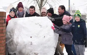  ?? Photo by Michelle Cooper Galvin. ?? Jo Harty, Caroline and Evan Lemass, Tony Harty, Colm Griffin and Rory Lemass, landing a huge snowball at Moynihan’s, Lackabane, Killarney.