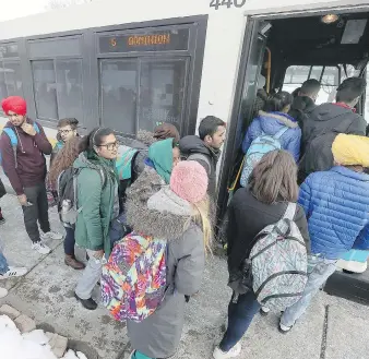  ?? NICK BRANCACCIO ?? Students board a Transit Windsor bus at St. Clair College on Tuesday. A rising number of internatio­nal students who don’t drive are riding the bus to their downtown apartments, college officials say.