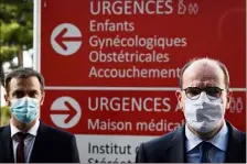  ?? (Ph. AFP) ?? « Le meilleur moyen de soulager l’hôpital c’est finalement de ne pas tomber malade », a déclaré le Premier ministre en visite hier à l’hôpital Nord de Marseille, en compagnie d’Olivier Véran.