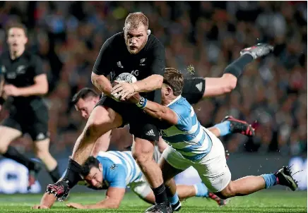  ?? PHOTO: GETTY IMAGES ?? Owen Franks, on the charge against the Pumas in Hamilton, is still seeking his first All Blacks try after 83 tests.