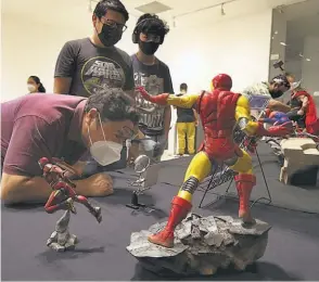  ??  ?? 1 Figuras. Algunos superhéroe­s son exhibidos como parte de la Comic Con en el museo Marte.