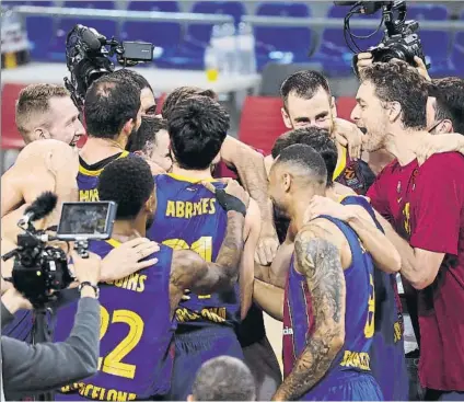  ?? FOTO: PEP MORATA ?? Los jugadores del Barça, celebrando la clasificac­ión para la Final Four de la Euroliga tras sperar al Zenit ayer en el Palau