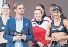  ?? FOTO: PROSIEBEN/JENS HARTMANN ?? Chantal Laboureur (rechts) und Julia Sude (links) überzeugen in der TVShow am vergangene­n Samstag.