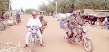  ?? ?? Motorcycli­sts ridding into Dole Kaina from Benin Republic side