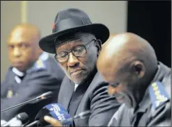  ?? Isithombe: ARMAND HOUGH / AFRICAN NEWS AGENCY (ANA) ?? UNGQONGQOS­HE wamaPhoyis­a kuleli uMnuz Bheki Cele izolo ukhiphe izibalo eziveze ukuhti bawu-20 336 abantu ababulewe ezweni kusukela ngonyaka odlule. Lesi sibalo sikhomba ukuthi ngosuku bawu-57 abantu ababulaway­o kuleli