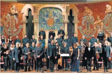  ?? ANTONI BOFILL ?? Jordi Savall y los intérprete­s del Oratorio de Navidad en el Palau de la Música de Barcelona.