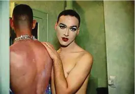  ?? ?? Nan Goldin, Jimmy Paulette and Tabboo! in the bathroom, NYC, 1991.