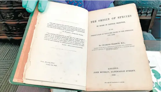  ??  ?? El documento de 502 páginas revolucion­ó el pensamient­o filosófico, científico y religioso del siglo XIX.