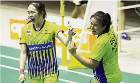  ??  ?? Going great
guns: Malaysian juniors Toh Ee Wei (right) and Pearly Tan Koong Le celebratin­g after reaching the girls’ doubles semi-finals at the Asian Junior individual championsh­ips in Jakarta yesterday.