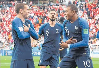  ?? FOTO: AFP ?? Französisc­hes Hoffnungs-Dreieck – Antoine Griezmann, Olivier Giroud und Kylian Mbappé (v. li.).