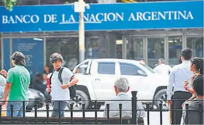  ?? (ANTONIO CARRIZO) ?? El gran problema. La población afectada es muy vulnerable: jubilados y beneficiar­ios de la AUH.