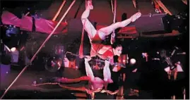  ?? CHRIS SWEDA/CHICAGO TRIBUNE ?? The aerialists Duo Rose in a performanc­e for Teatro ZinZanni’s “Love, Chaos and Dinner” in Chicago. The downtown circus has let go of its entire company.