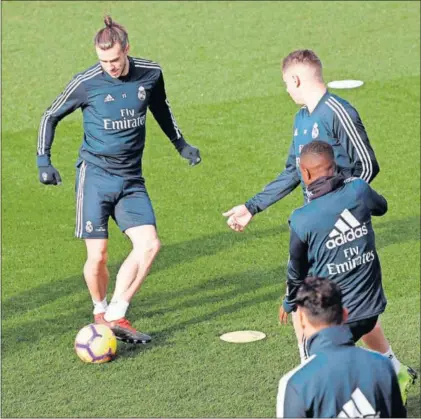  ?? / ZIPI (EFE) ?? Bale, en el entrenamie­nto del Real