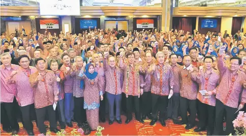  ??  ?? Abang Johari (10th left) and other members, including Awang Tengah (fifth right) and Uggah (ninth left), in a show of strength for PBB.