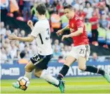  ?? / AP ?? Cierra el pase. Ander Herrera dispara para marcar el segundo del United.