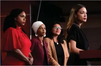  ?? ERIN SCOTT, REUTERS/NTB ?? The Squad er en gruppe kvinner som hører til på Det demokratis­ke partiets venstreflø­y. Fra venstre: Ayanna Pressley, Ilhan Omar, Rashida Tlaib og Alexandria Ocasio-Cortez.