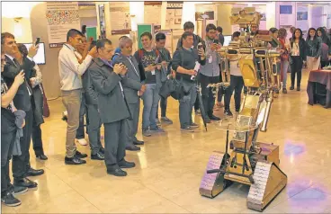  ?? GZA: UAI ?? MAQUINAS. Algunos de los robots que se pudieron ver durante el Congreso Ciiti de la UAI.