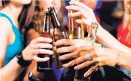  ?? SHUTTERSTO­CK ?? El consumo promedio en el mundo es de 33 gramos de alcohol puro al día. Esto es dos copas de vino, una botella de cerveza o dos tragos de licor destilado.