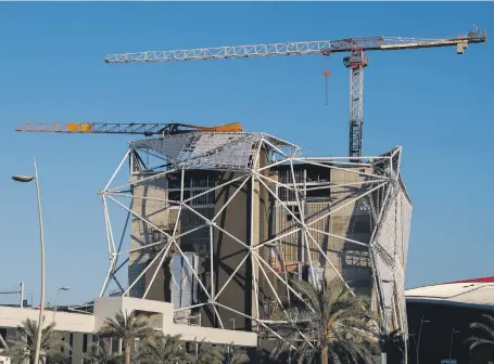  ?? Victor Besa / The National ?? The cranes above Clymb Abu Dhabi, on Yas Island, next to Yas Mall, show smoke marks